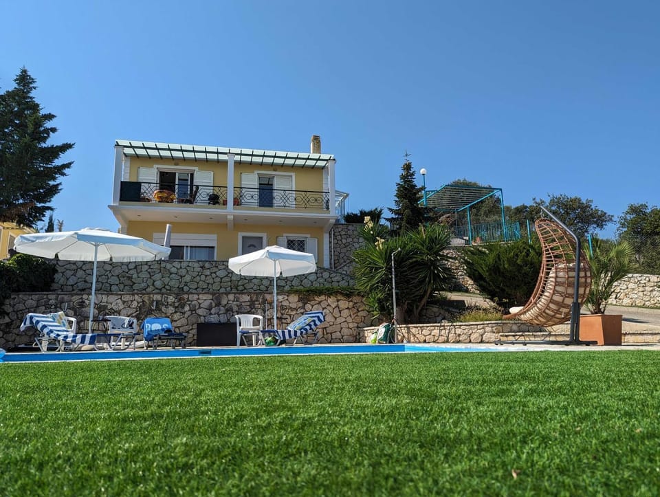Property building, Garden, Garden view, Pool view, Swimming pool, sunbed