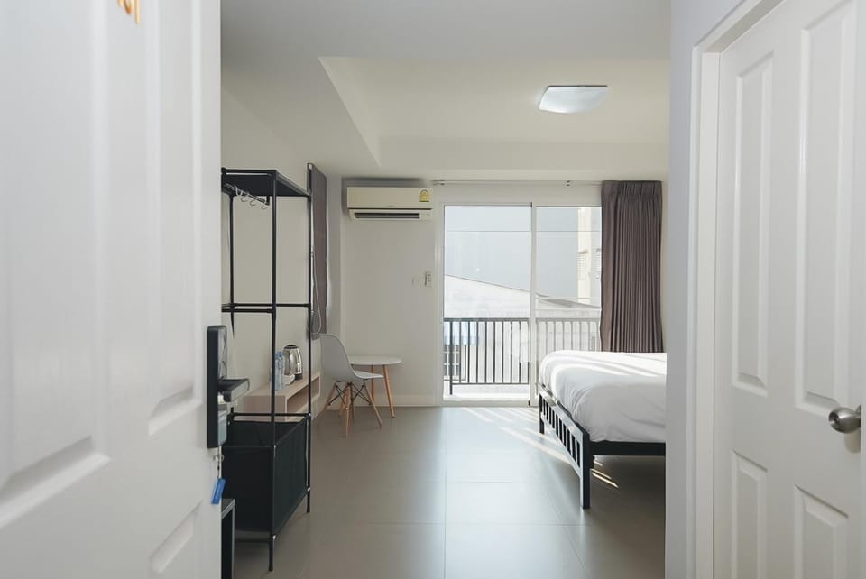 Photo of the whole room, Bedroom, bunk bed, internet, wardrobe, air conditioner