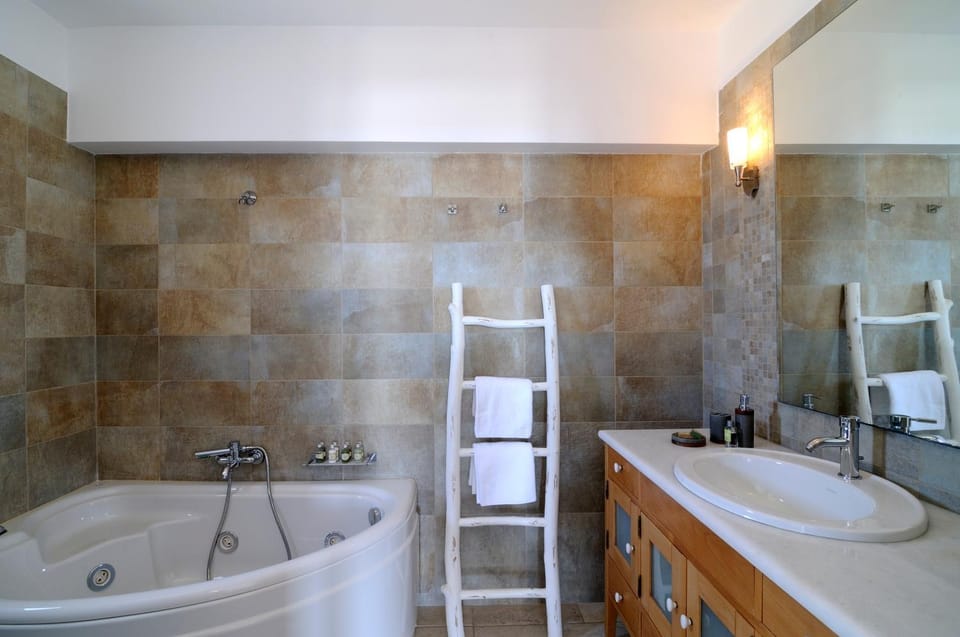 Bathroom, Living room