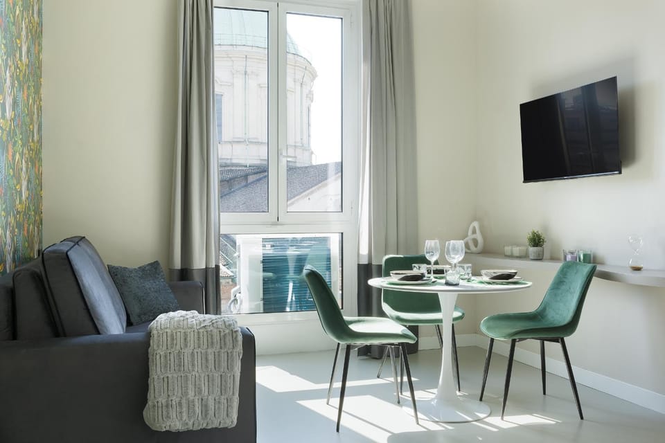 Communal lounge/ TV room, TV and multimedia, Living room, Seating area, Dining area, Evening entertainment