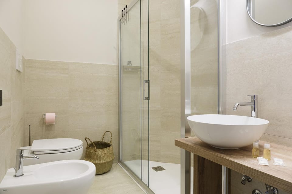 Shower, Toilet, Bathroom, bidet, towels