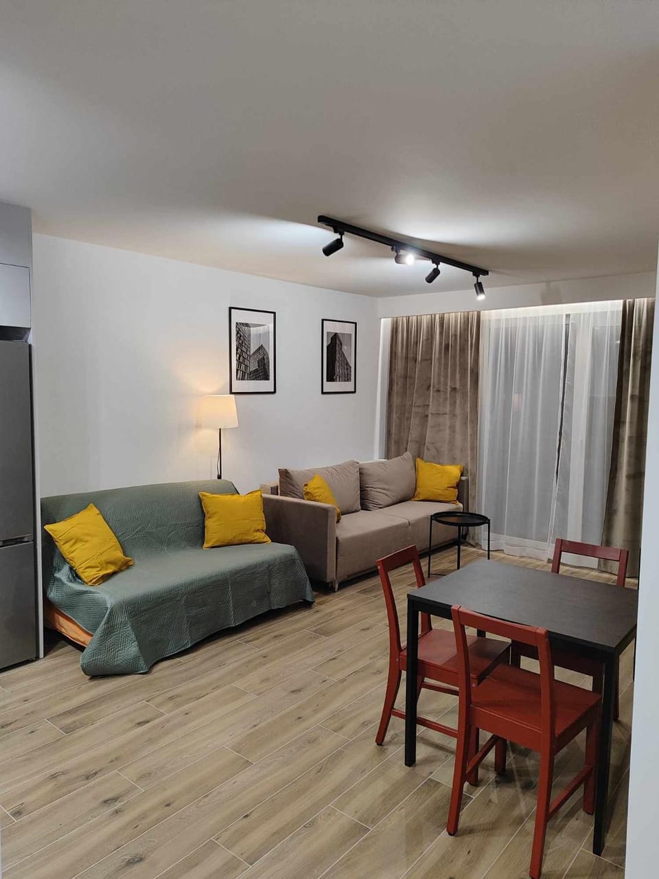 Seating area, Dining area