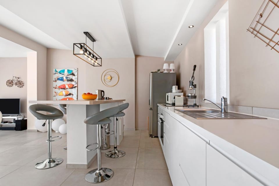 Kitchen or kitchenette, Living room