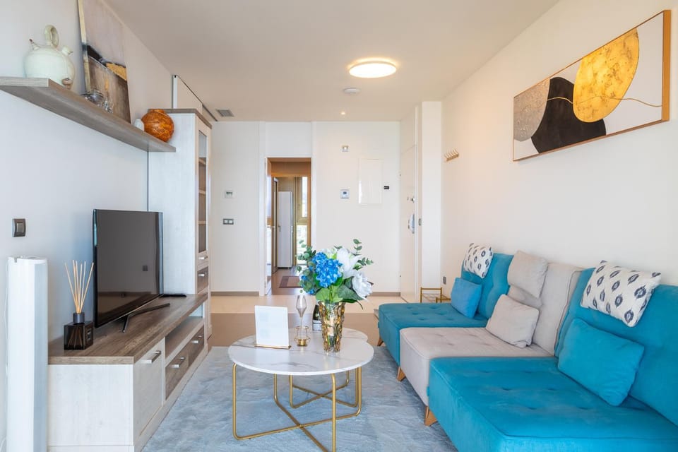 Communal lounge/ TV room, TV and multimedia, Living room, Seating area, Evening entertainment