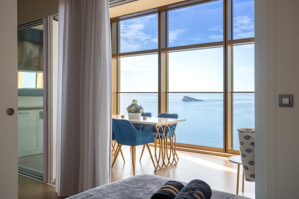 Natural landscape, TV and multimedia, Balcony/Terrace, Seating area, Dining area, Sea view