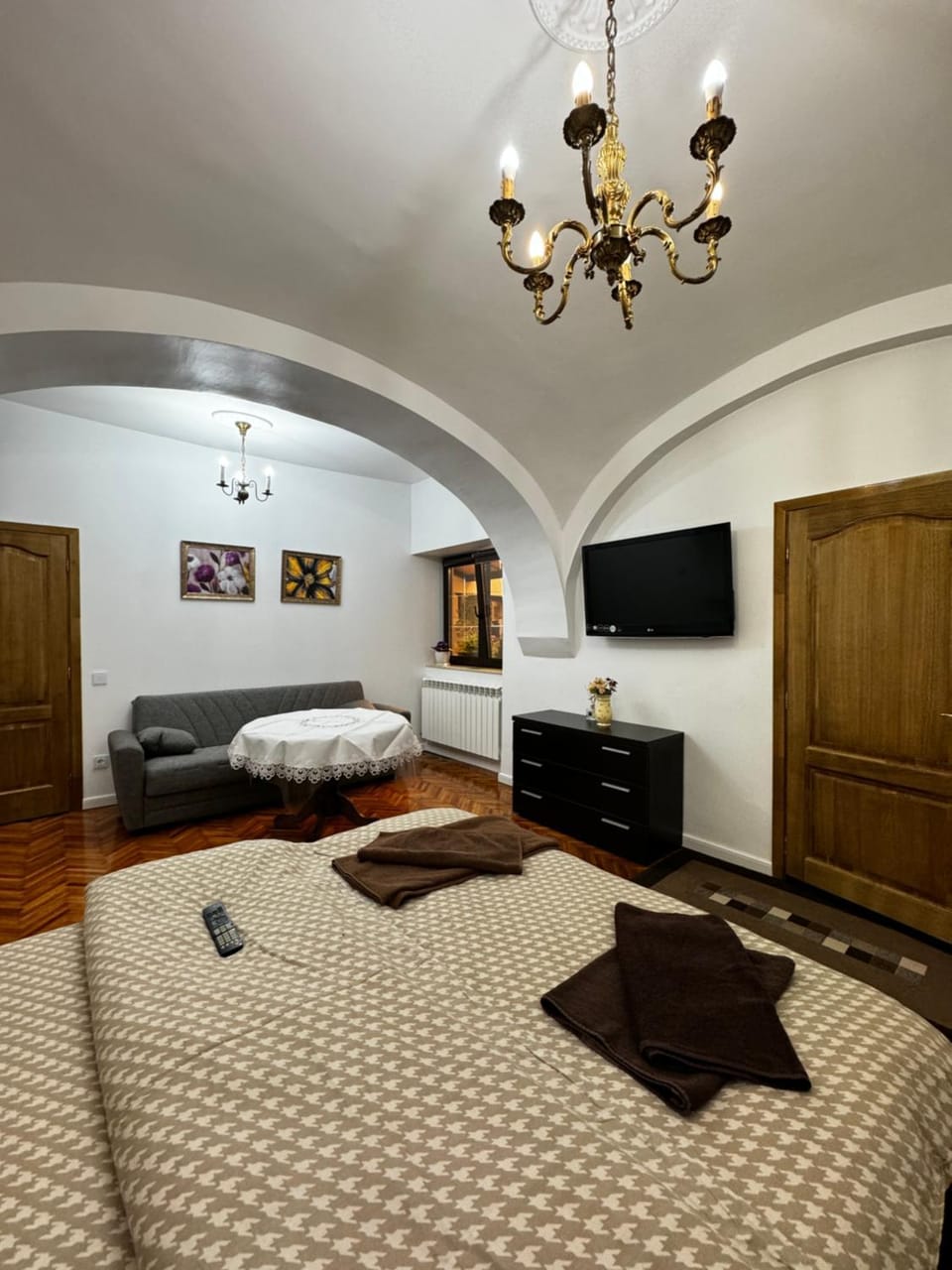 Communal lounge/ TV room, Bed, TV and multimedia, Photo of the whole room, Evening entertainment, Bedroom, wardrobe