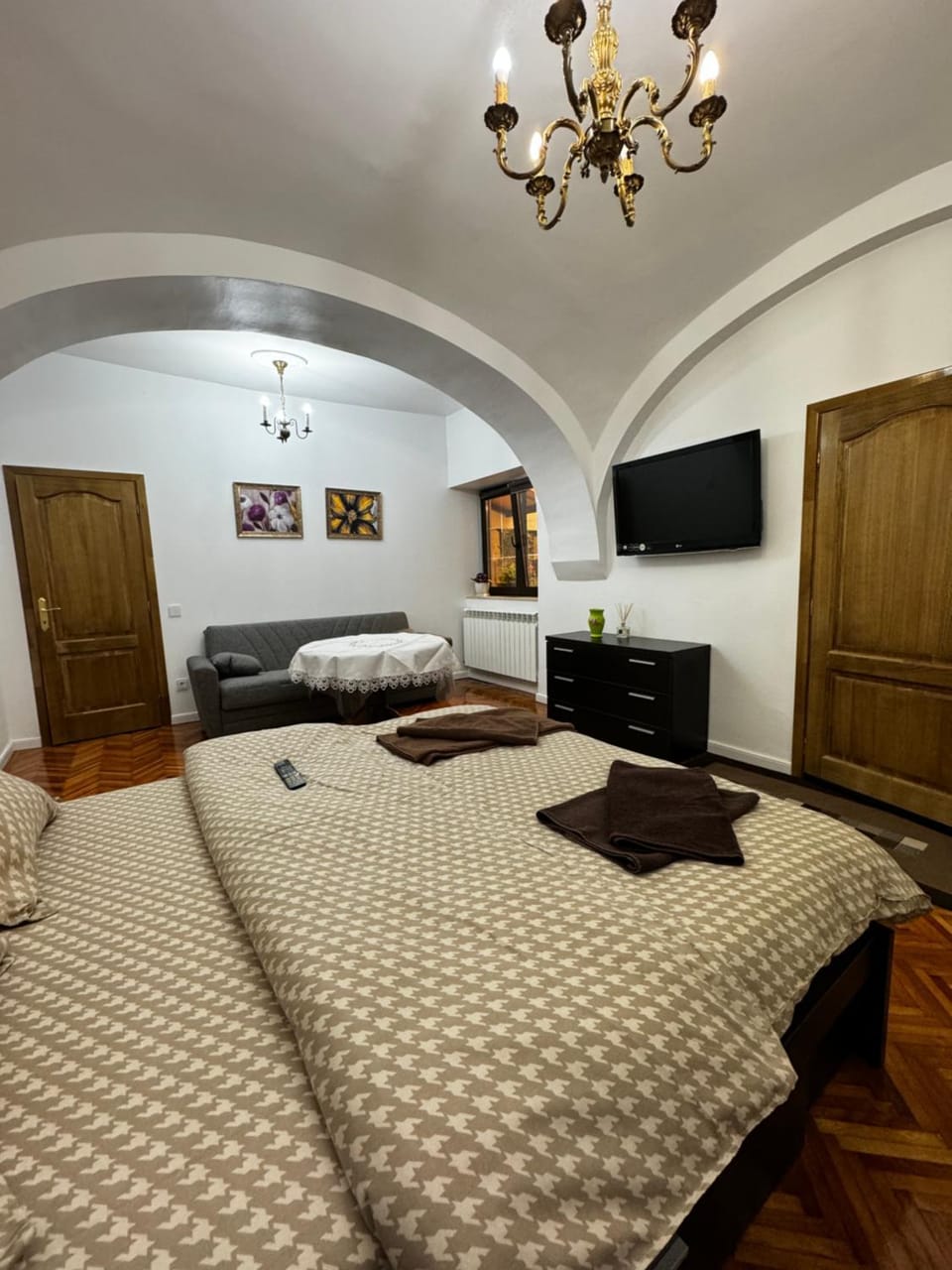 Communal lounge/ TV room, Bed, TV and multimedia, Photo of the whole room, Evening entertainment, Bedroom, wardrobe