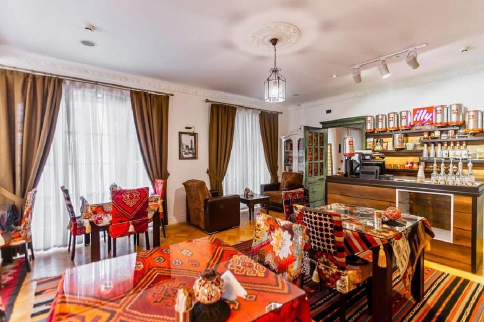 Restaurant/places to eat, Coffee/tea facilities, Drinks