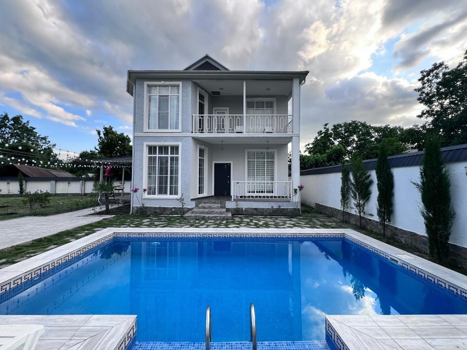 Property building, Day, Garden, Garden view, Pool view, Swimming pool, sunbed