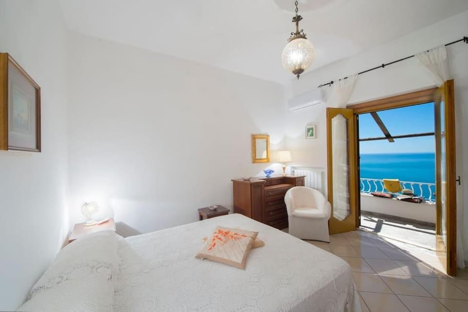 Photo of the whole room, Bedroom, Sea view