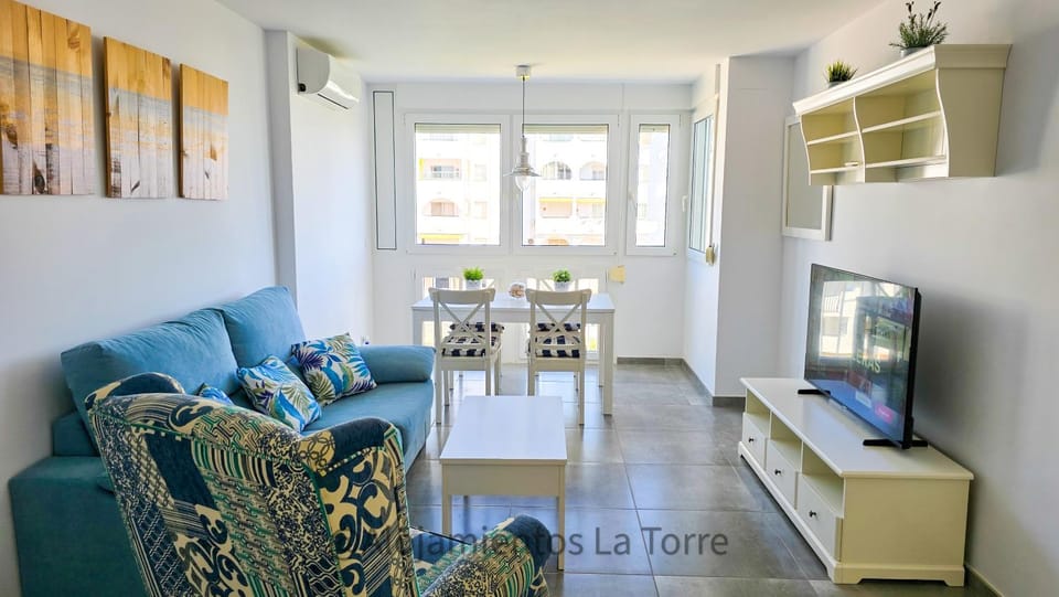 TV and multimedia, Living room, Seating area, Dining area, air conditioner