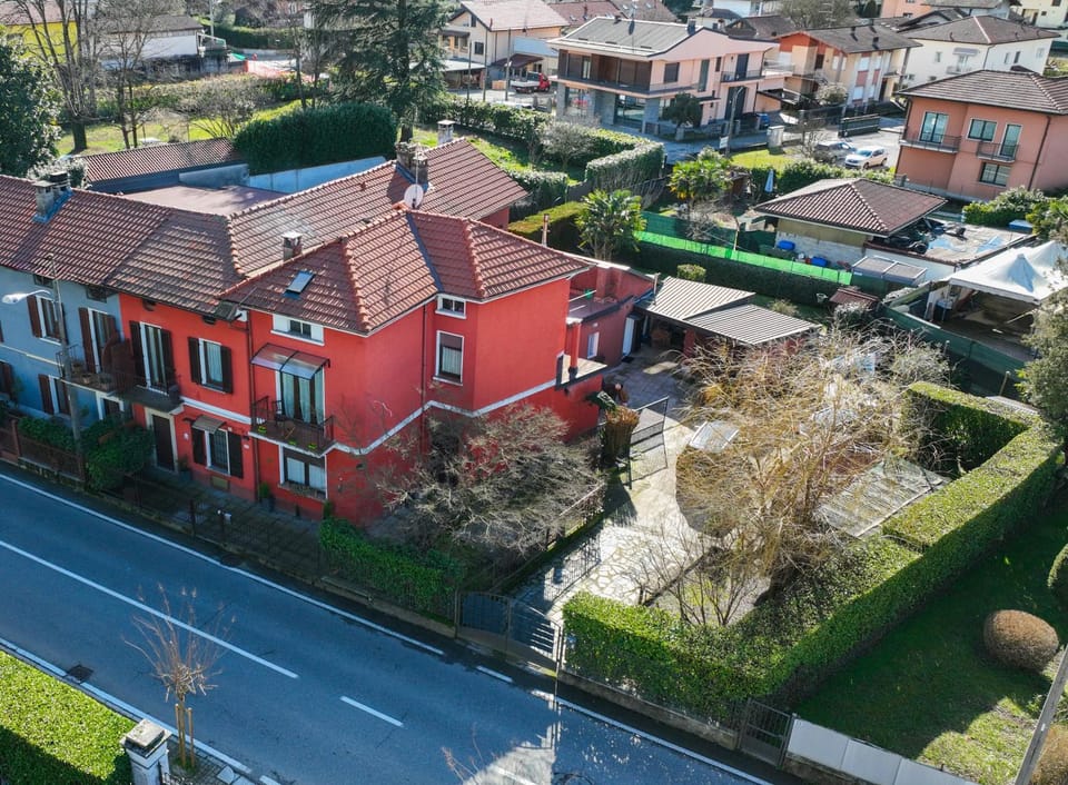 Property building, Day, Neighbourhood, Bird's eye view, Street view, Location