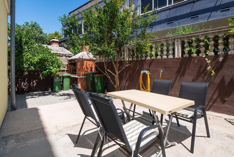 BBQ facilities, Balcony/Terrace, Seating area