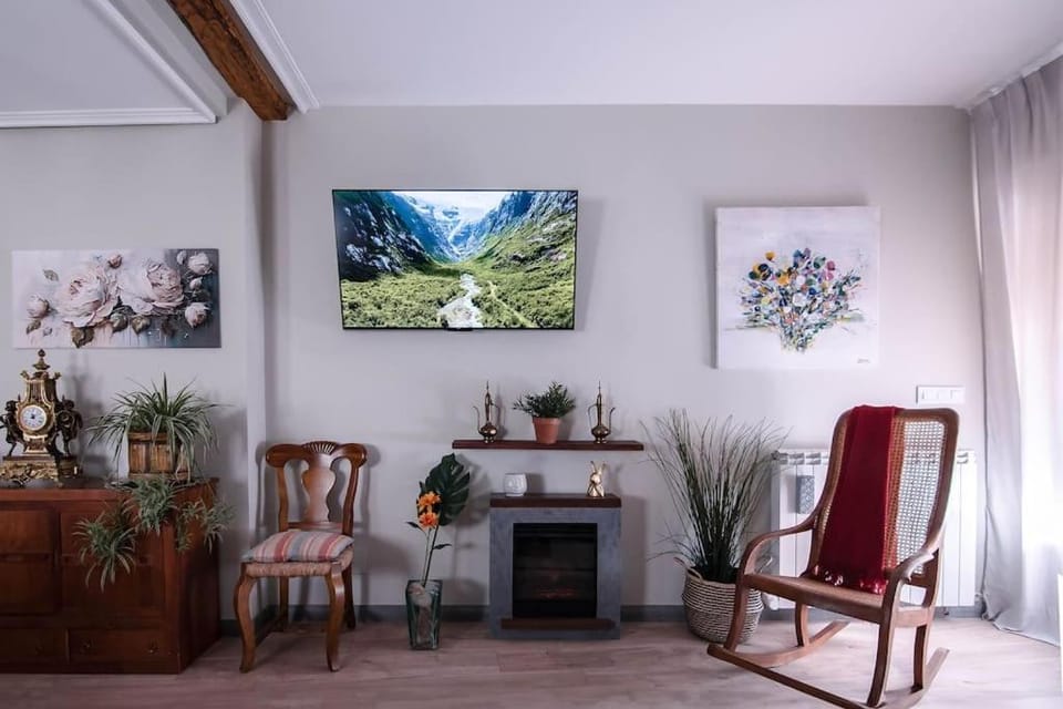 Communal lounge/ TV room