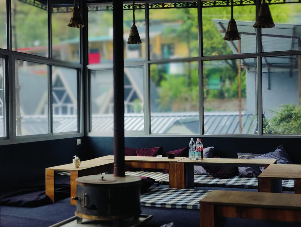 Restaurant/places to eat, Seating area