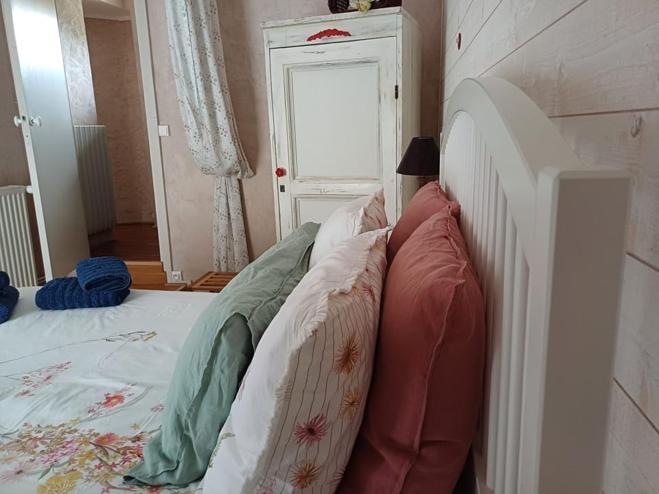 Bed, Photo of the whole room, Bedroom, towels, wardrobe