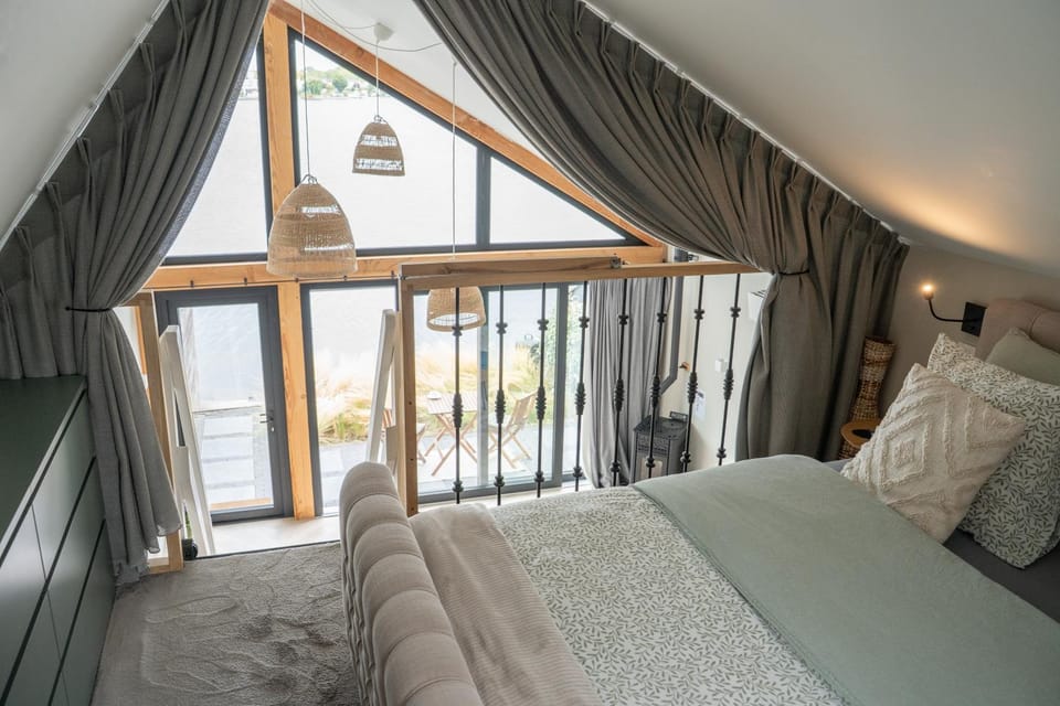 Bed, View (from property/room), View (from property/room), Bedroom, Lake view, Lake view