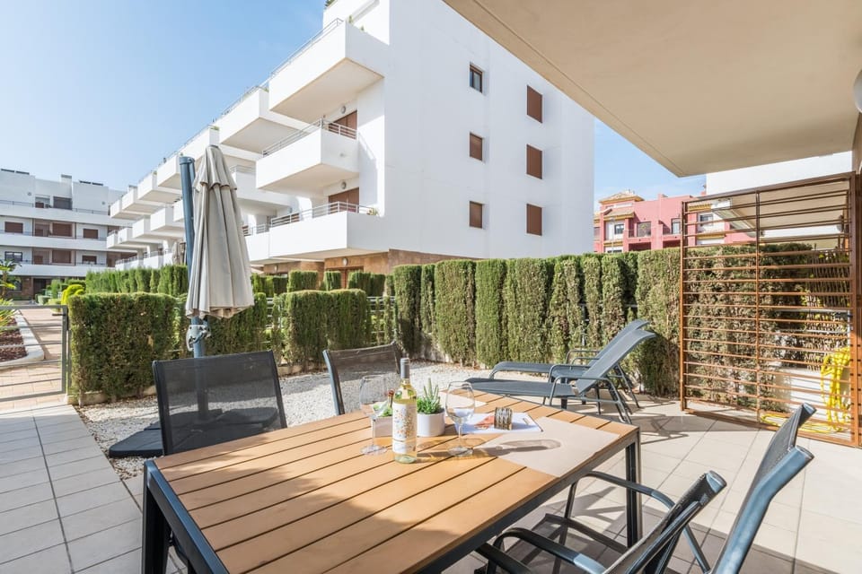 Property building, Balcony/Terrace, Living room