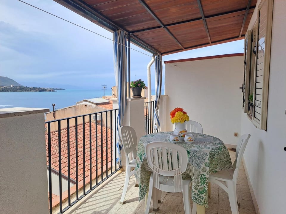 Sun Apartment by Casa in mente Apartment in Cefalu