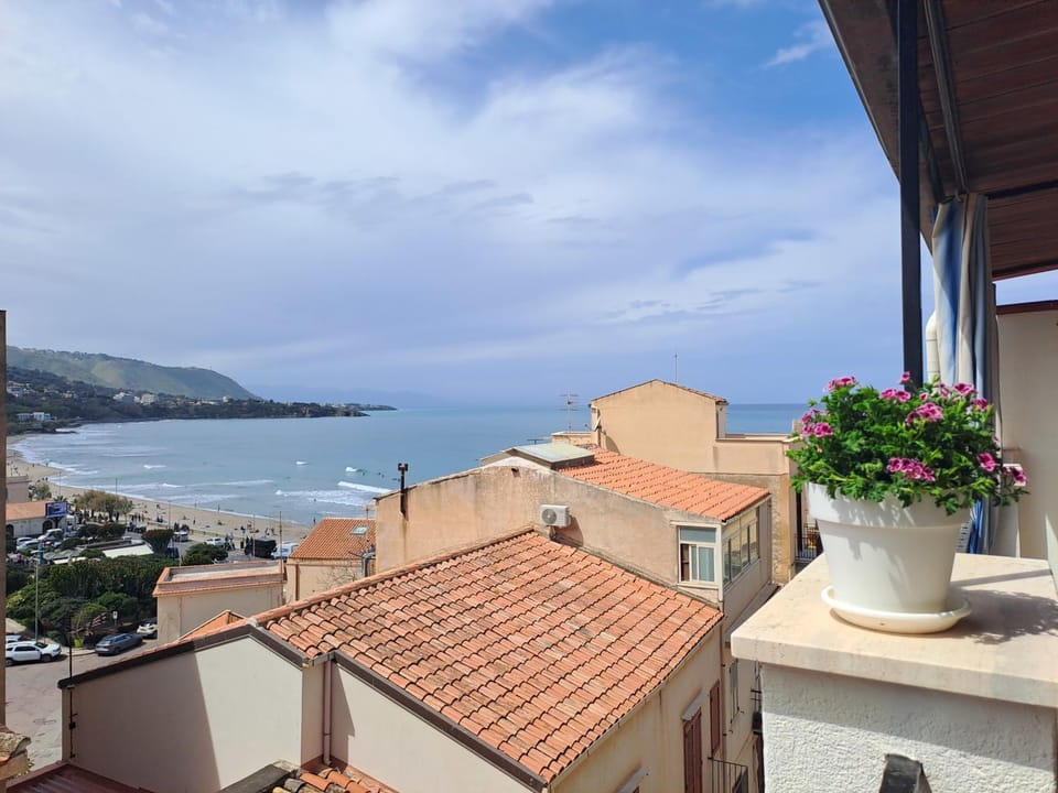 Sun Apartment by Casa in mente Apartment in Cefalu