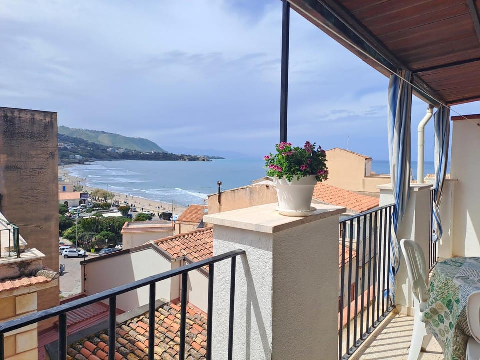 Sun Apartment by Casa in mente Apartment in Cefalu