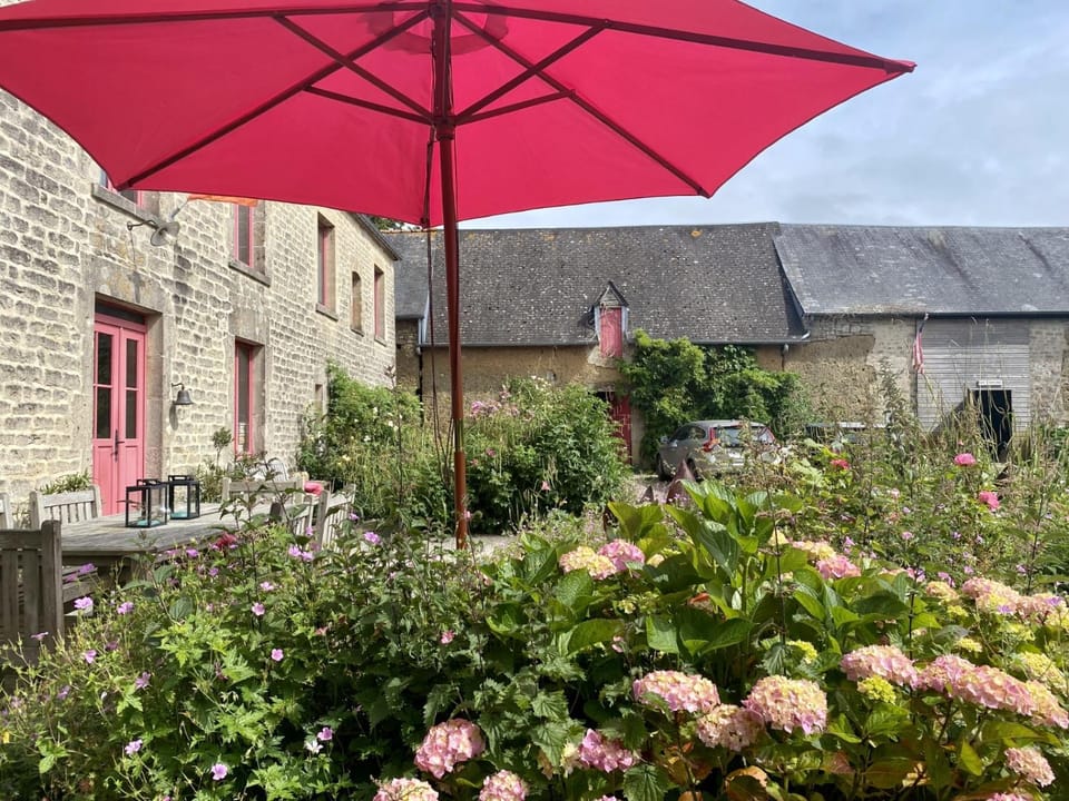 Property building, Restaurant/places to eat, Garden, Garden view, Entertainment, Breakfast