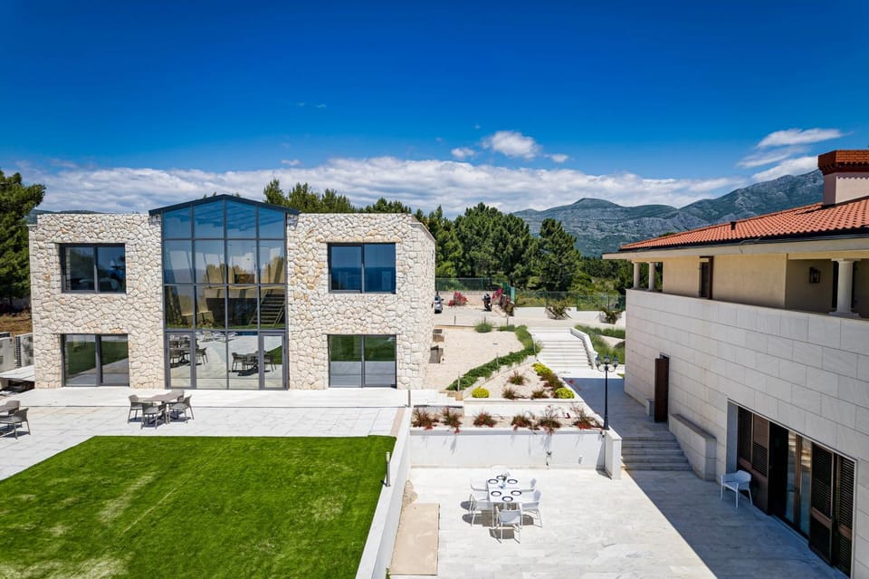 Property building, Day, Natural landscape, Garden