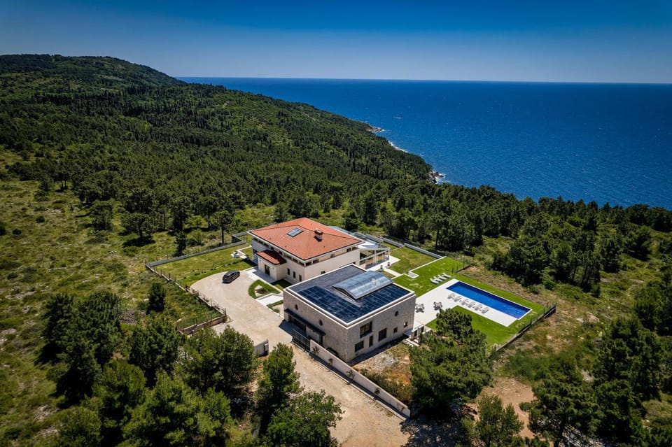 Property building, Day, Natural landscape, Bird's eye view, Sea view, Swimming pool