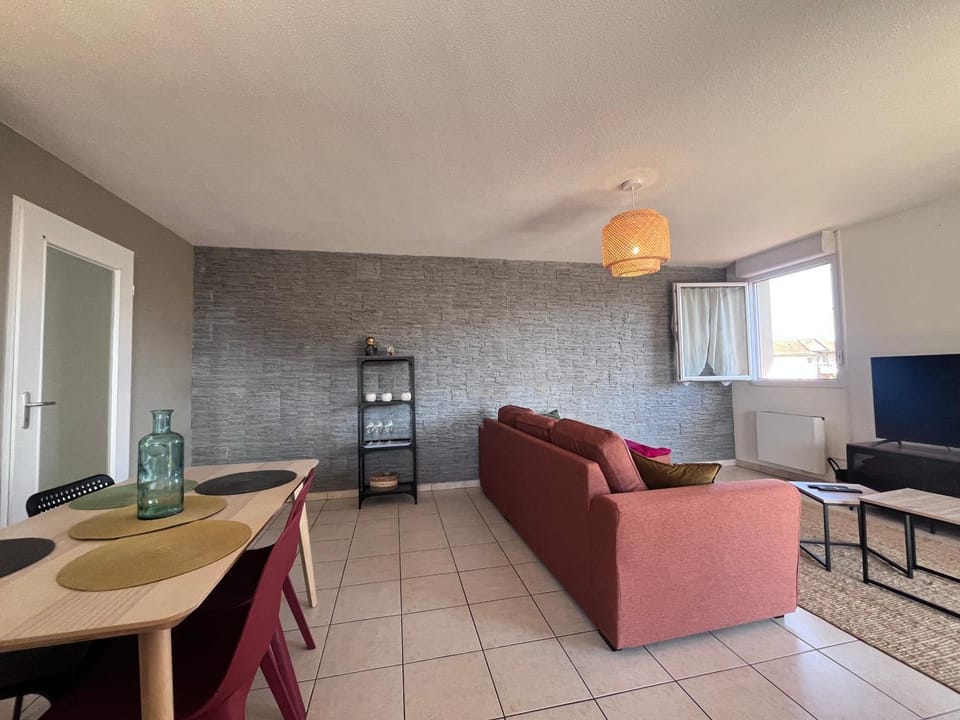 Appart climatisé lumineux terrasse piscine parking Apartment in Occitanie