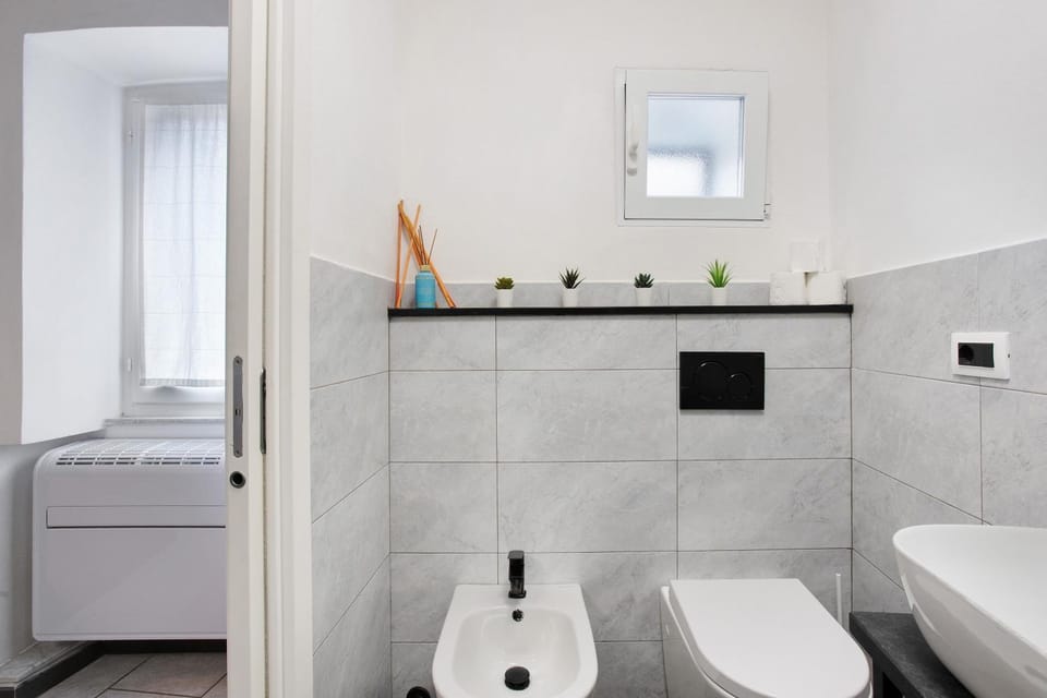 Bathroom, Living room