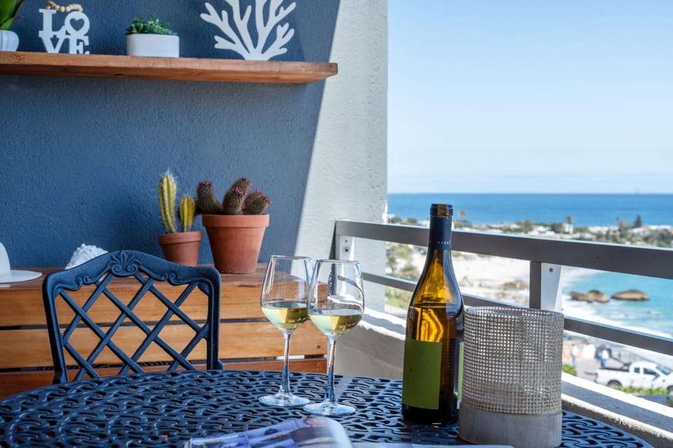 Clifton Studio - Seaviews & Walk To The Beach, Sea Point & Camps Bay Apartment in Cape Town