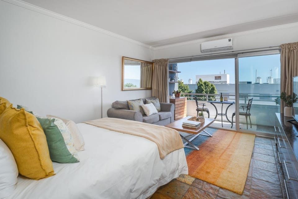 Clifton Studio - Seaviews & Walk To The Beach, Sea Point & Camps Bay Apartment in Cape Town