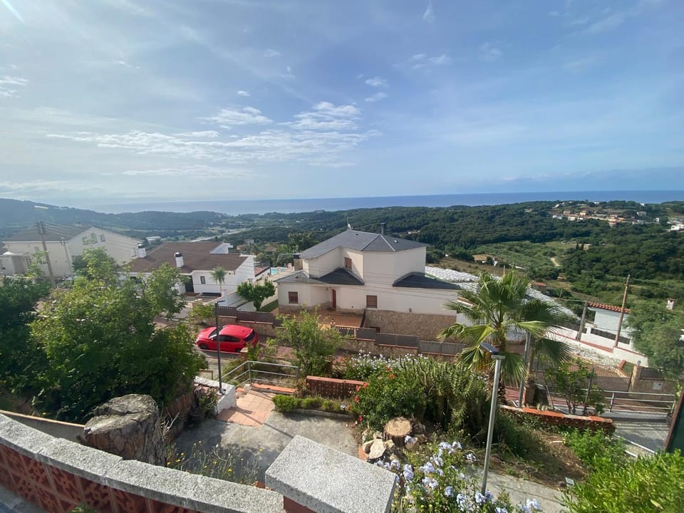 Off site, View (from property/room), View (from property/room), Garden view, Garden view, Sea view, Sea view, Street view, Street view, Quiet street view