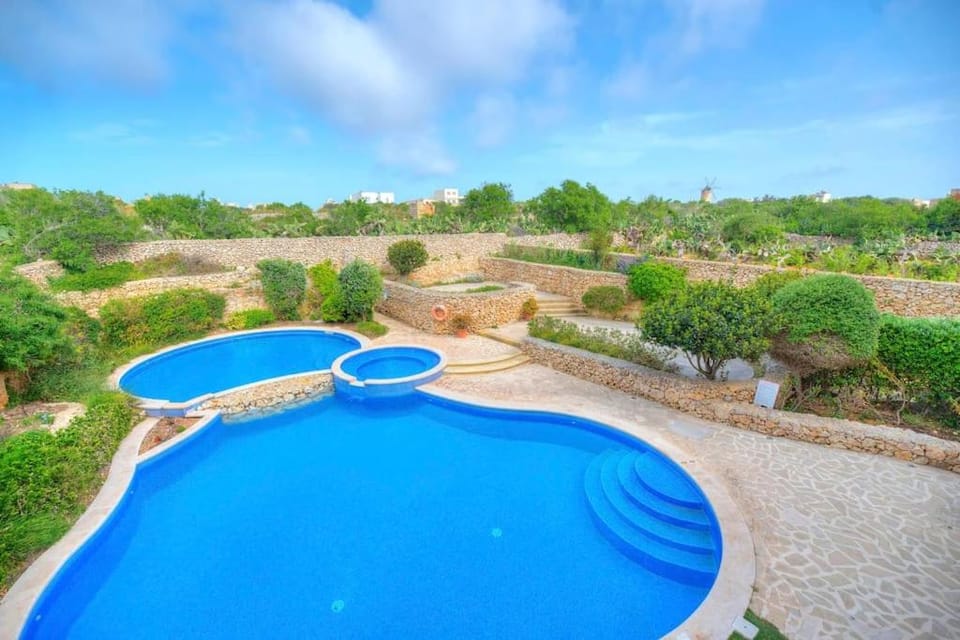 Spring, Day, Natural landscape, Pool view, Swimming pool, sunbed