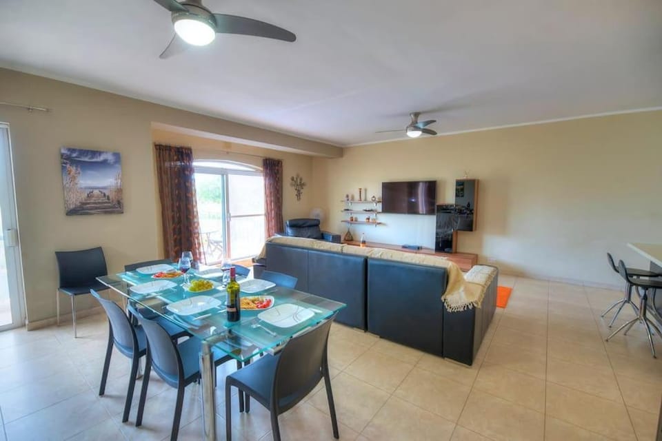 TV and multimedia, Kitchen or kitchenette, Living room, fireplace, minibar