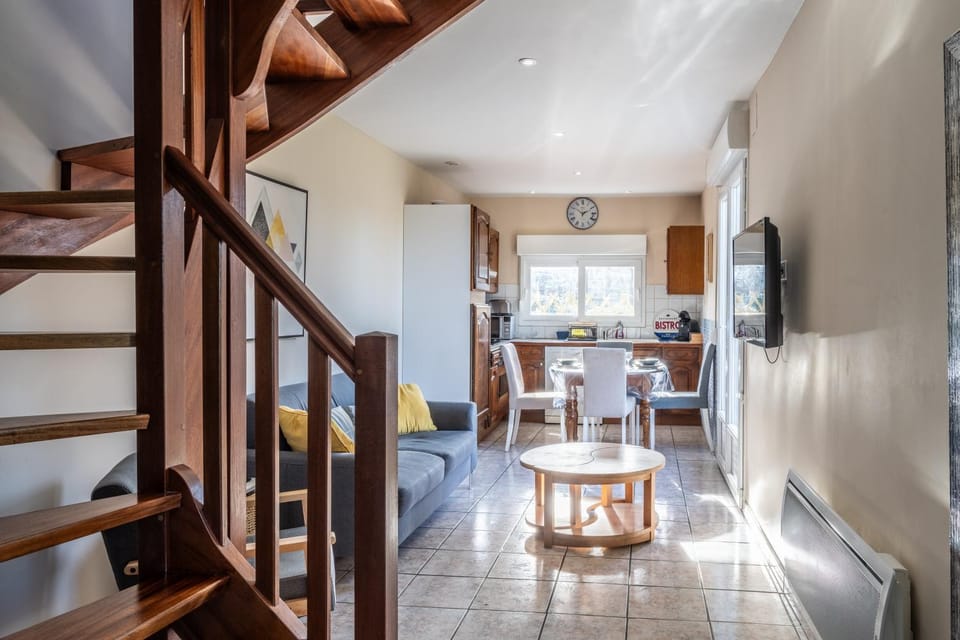Kitchen or kitchenette, Living room