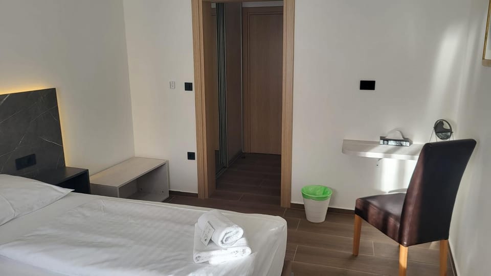 Bed, Photo of the whole room, Seating area, Bedroom, wardrobe