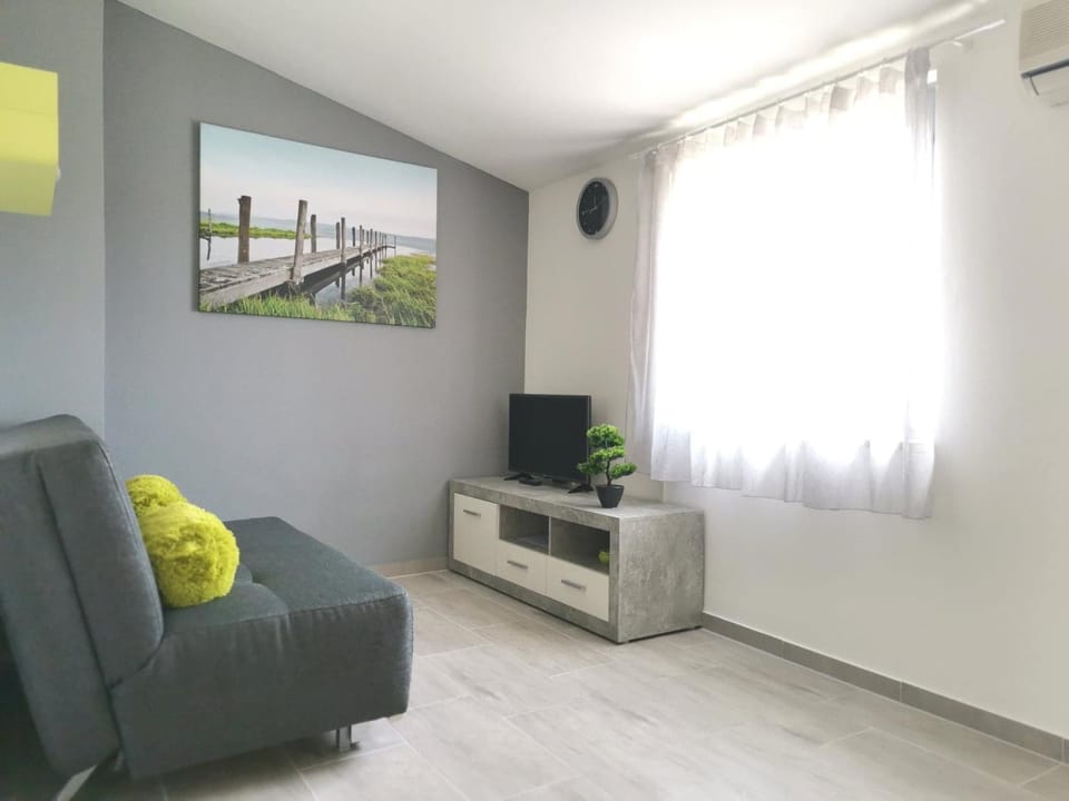 Living room, Seating area, Family