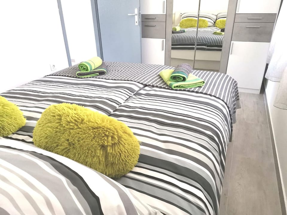 Bed, Bedroom, Family