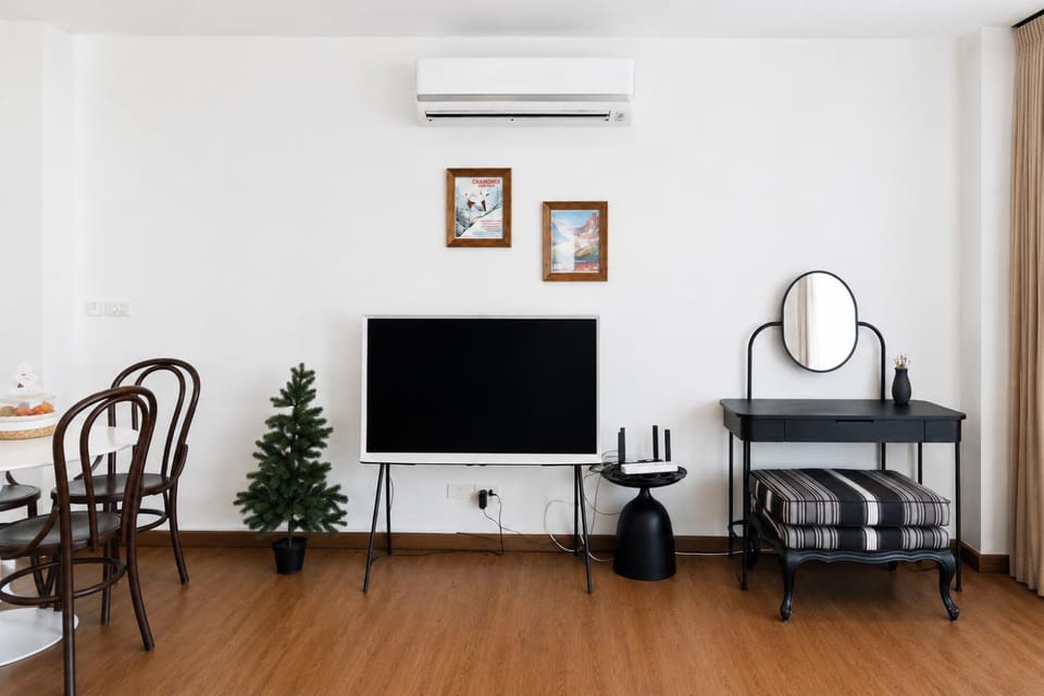 Beachfront 70 sqm Sea View Apartment FREE DISNEY PLUS Apartment in Chon Buri Changwat