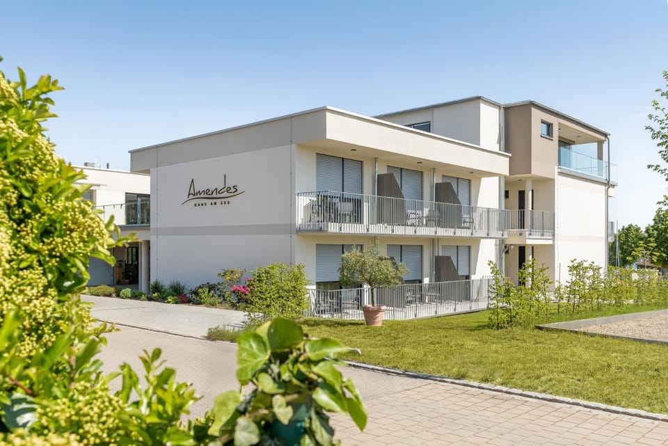 Property building, Quiet street view
