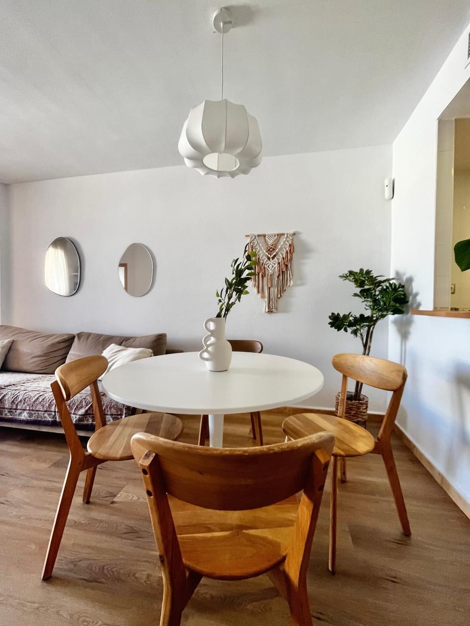 Living room, Lounge or bar, Seating area, Dining area
