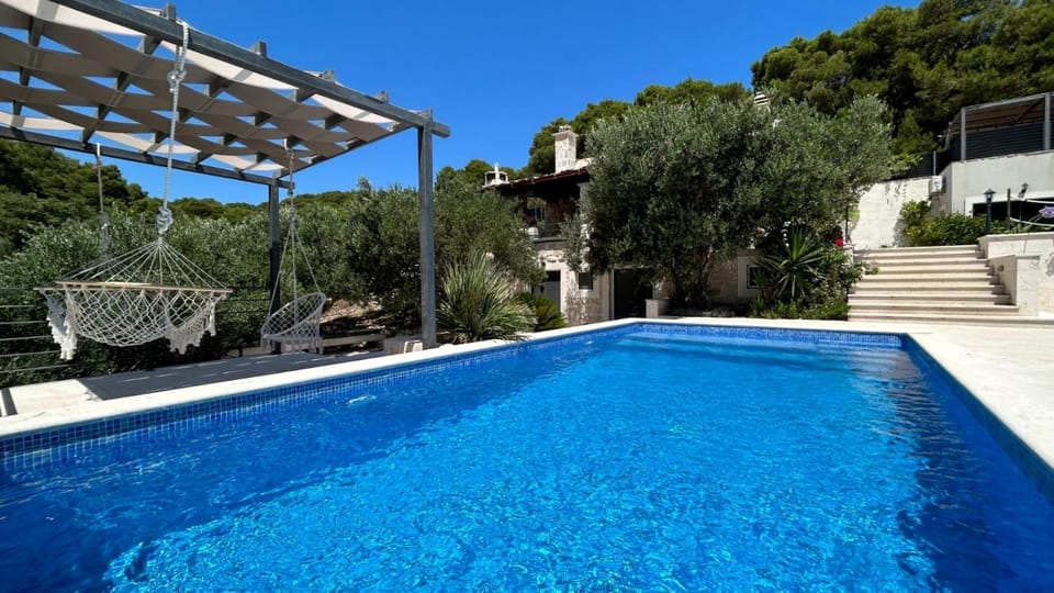Property building, Day, Pool view, Swimming pool, sunbed
