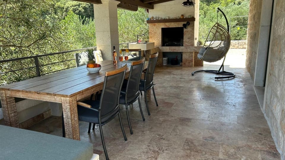 Patio, Day, BBQ facilities, View (from property/room), Balcony/Terrace, Living room, Seating area, Dining area