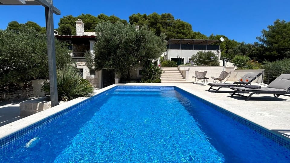 Day, Pool view, Swimming pool, sunbed