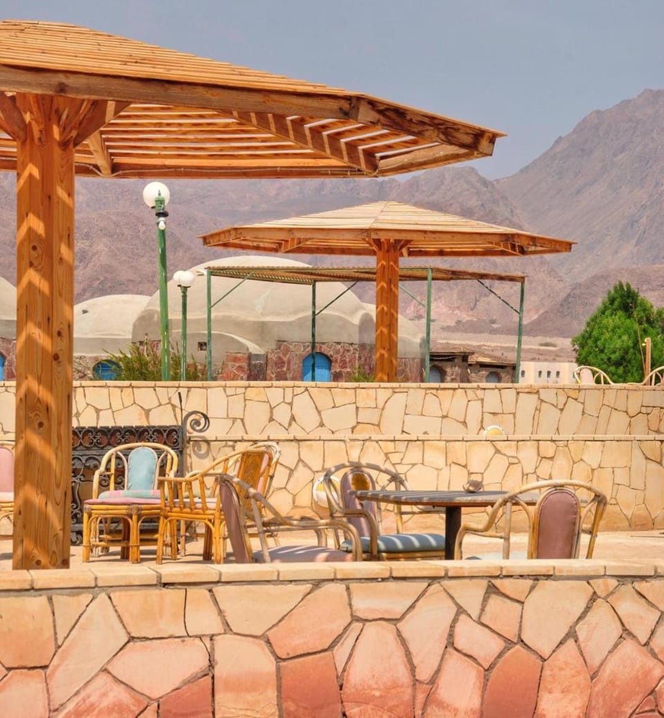 Restaurant/places to eat, Natural landscape