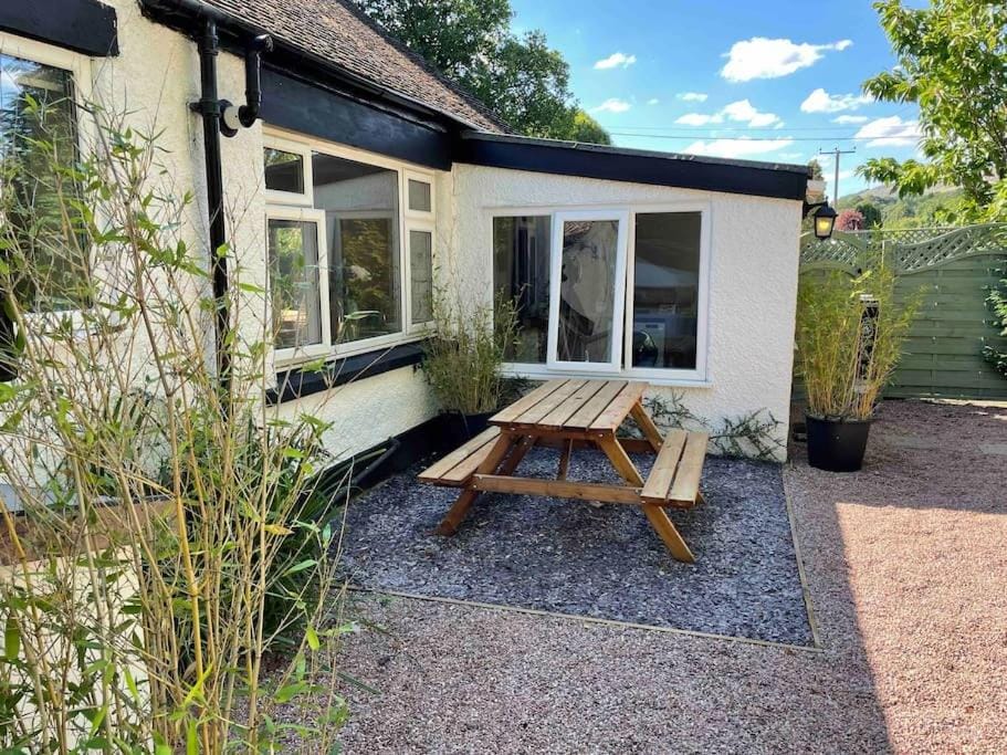 Edge view, outdoor adventure focused cottage, sleeps 8 House in High Peak District
