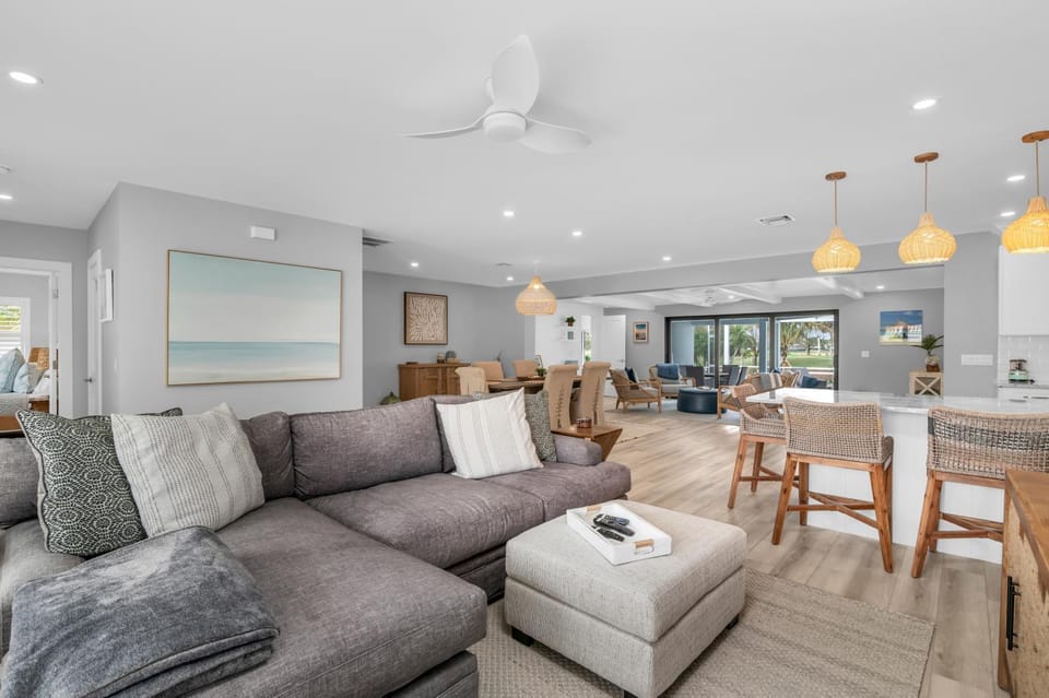 Luxury Golf-View Oasis with Heated Pool Quiet Marco Island Location House in Marco Island