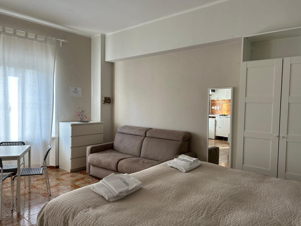 Photo of the whole room, Bedroom