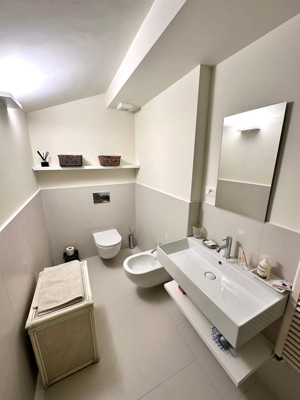 Toilet, Bathroom, bidet, towels